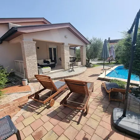 Vila Aleksandra *